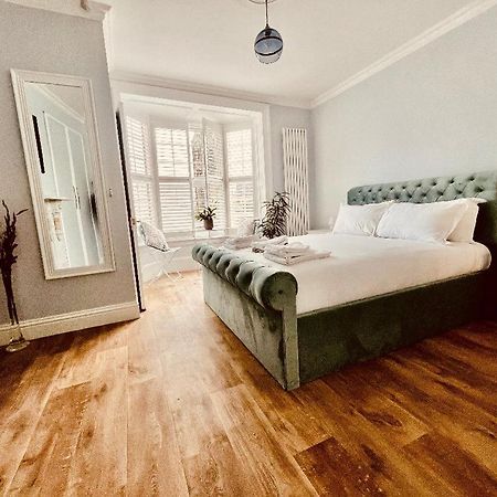 Ingleside Mews Apartment Уитби Екстериор снимка