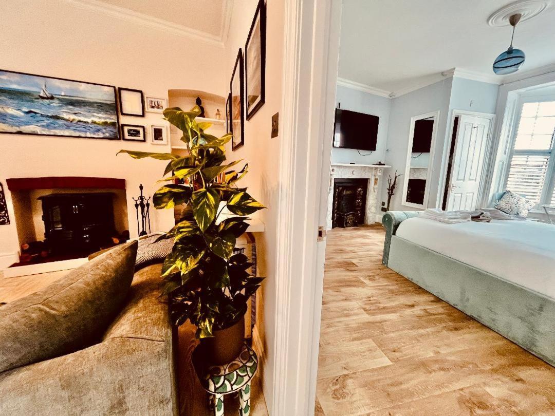 Ingleside Mews Apartment Уитби Екстериор снимка