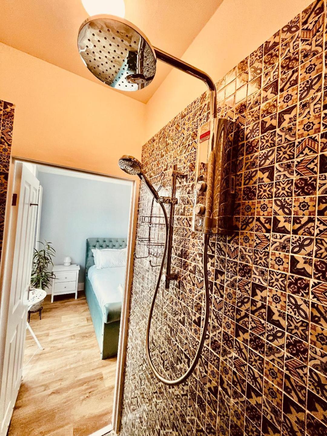 Ingleside Mews Apartment Уитби Екстериор снимка