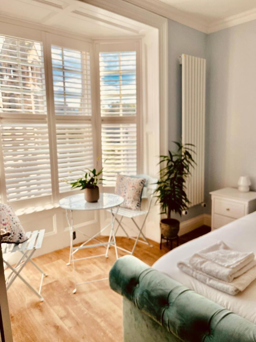Ingleside Mews Apartment Уитби Екстериор снимка
