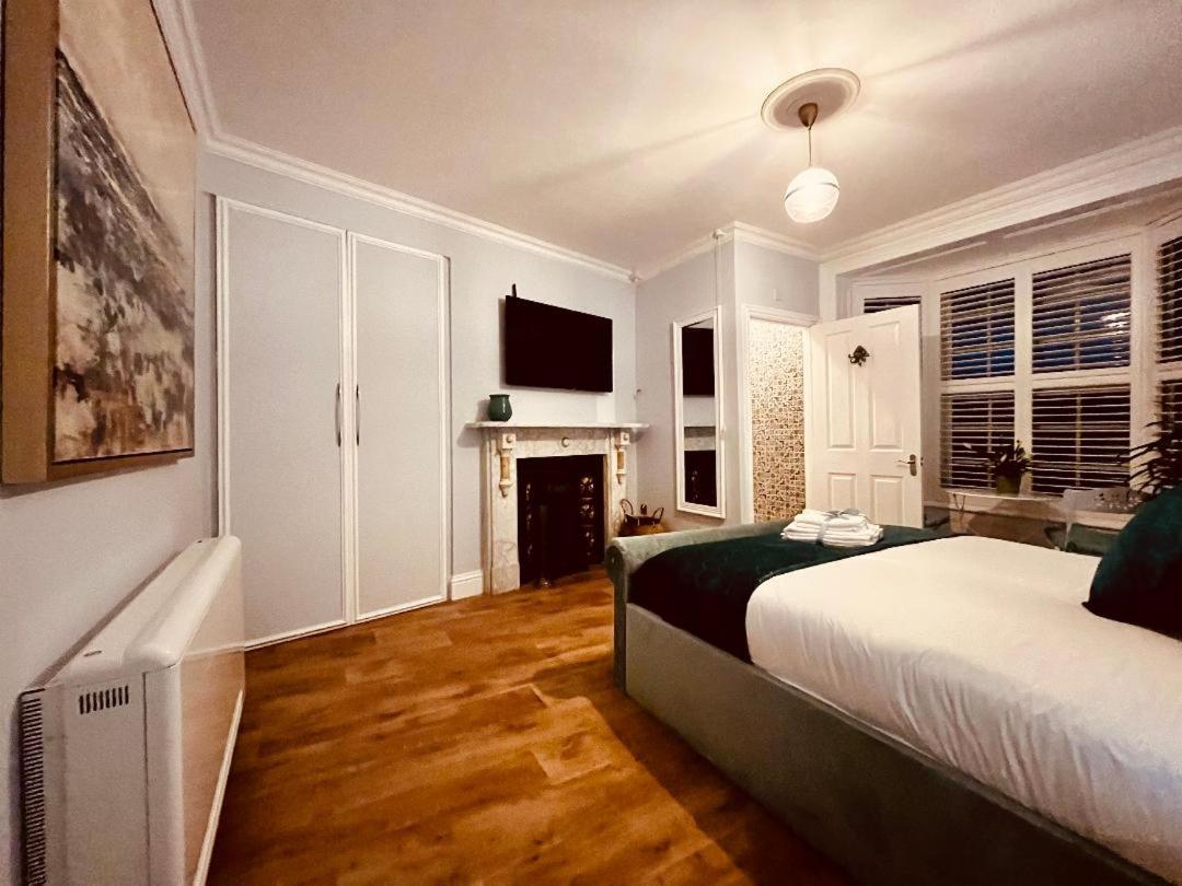Ingleside Mews Apartment Уитби Екстериор снимка