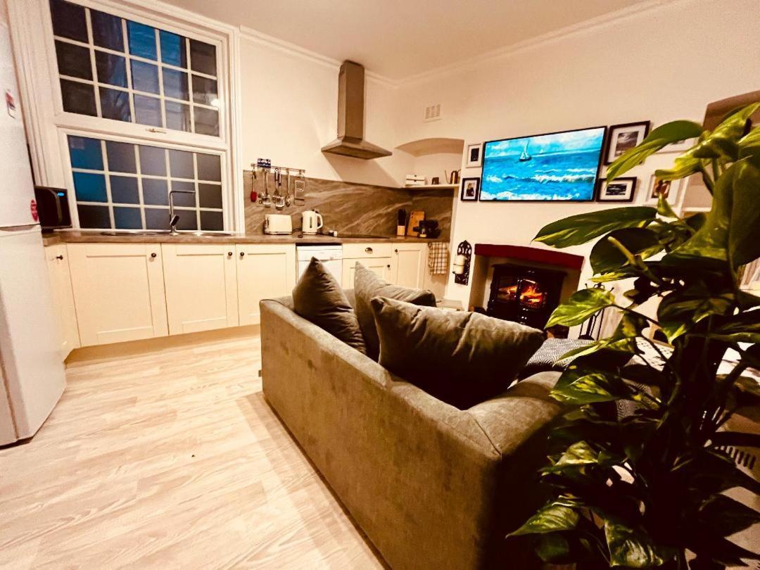 Ingleside Mews Apartment Уитби Екстериор снимка