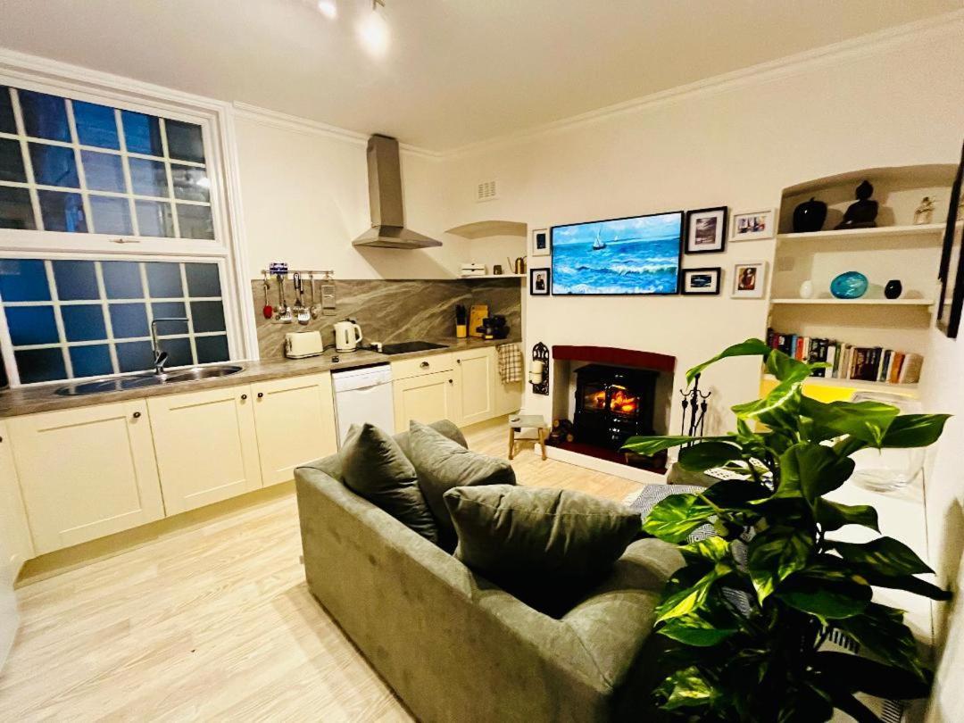 Ingleside Mews Apartment Уитби Екстериор снимка